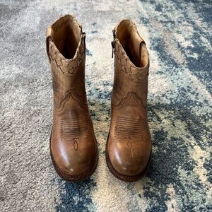 Bed Stu Cobbler series distressed Tan Leather Ankle Boots women’s Sz 7.5